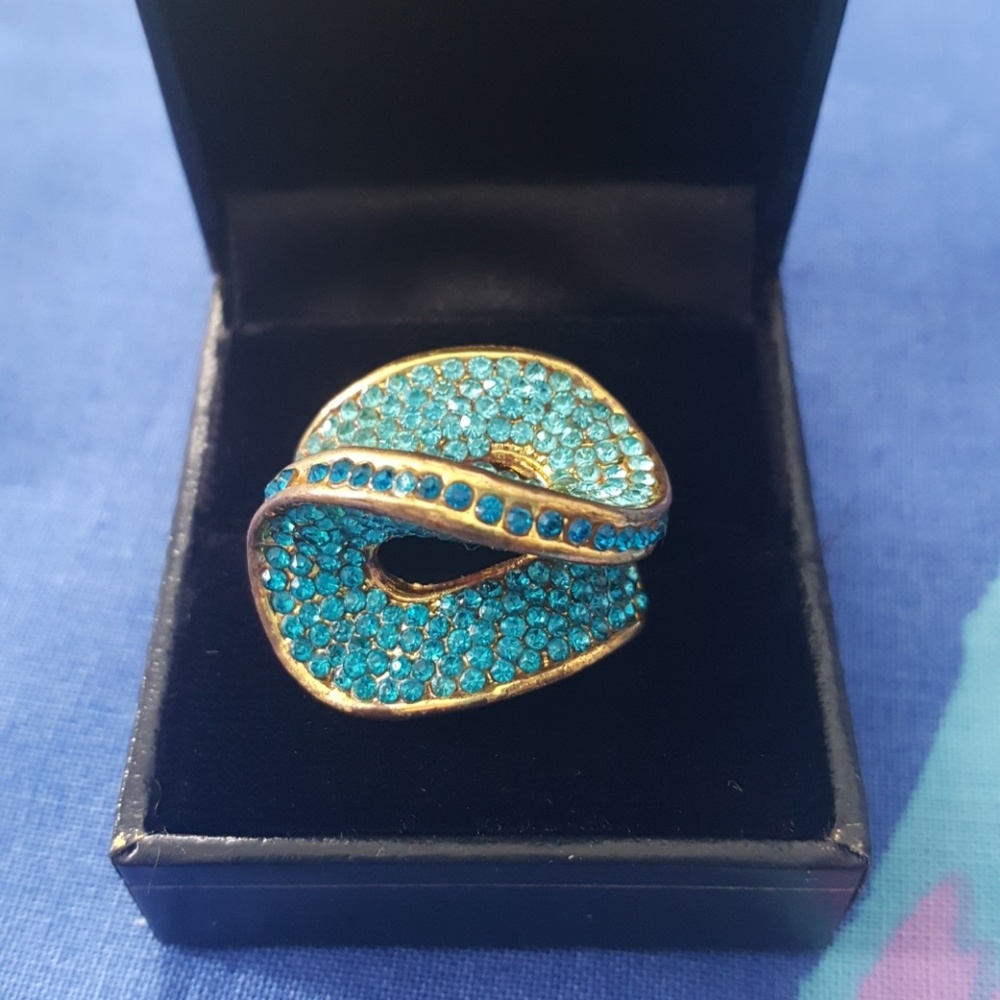 Cache blue ring